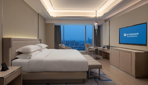 Executive Room, 1 King Bed, Lake View