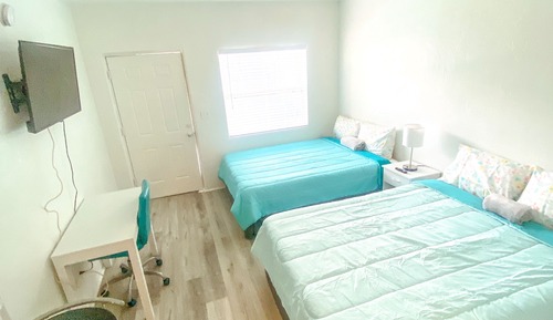 Signature Studio Suite, Multiple Beds, Pool View