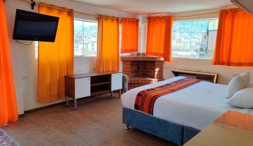 Honeymoon Studio Suite, 3 Bedrooms, Hot Tub
