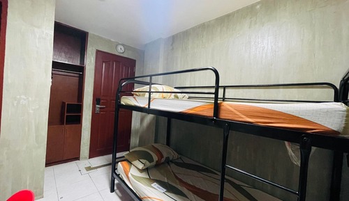 Room, Mixed Dorm