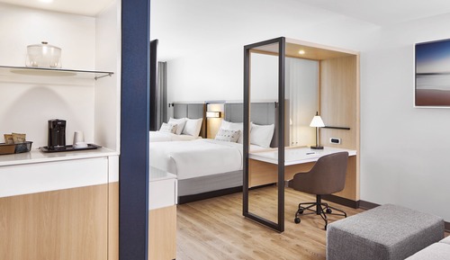 Studio Suite, 2 Queen Beds, Balcony, Partial Ocean View