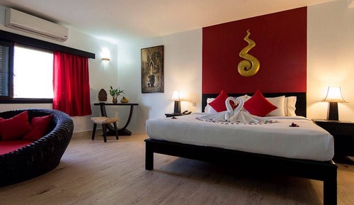 Honeymoon Studio Suite