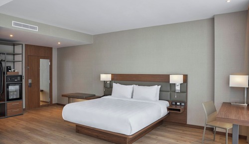 Suite, 1 Bedroom, City View