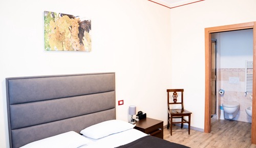 Comfort Room, 1 Queen Bed, Private Bathroom