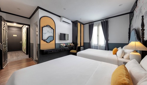 Deluxe Quadruple Room, City View