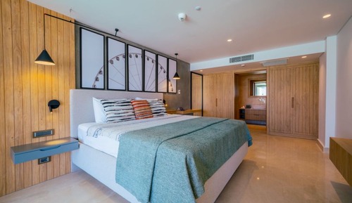 Senior Suite