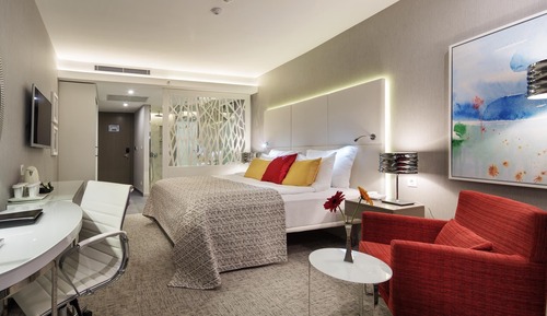Room, Pool Access