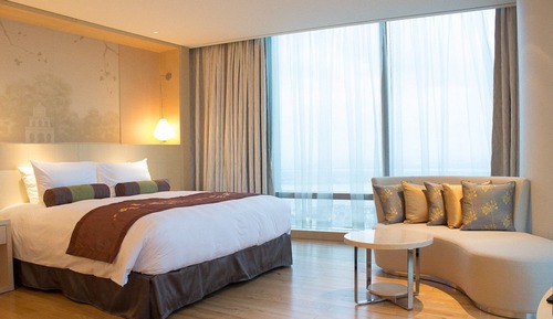 Junior Suite, 1 King Bed (Club )