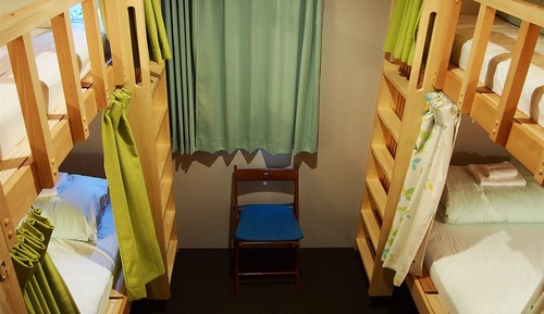 Quadruple Bunk Bed with Bath