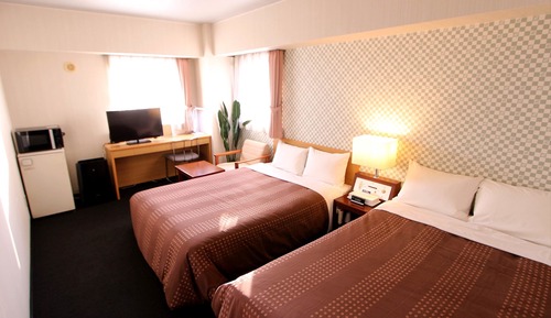 Twin Room, Smoking