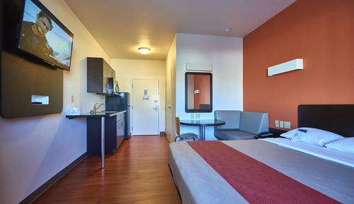 Deluxe Room, 1 King Bed, Non Smoking, Kitchenette