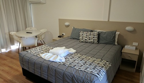 Open Plan Motel Style Air Conditioned Cabin