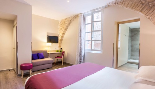 Comfort Room, 1 Queen Bed, Non Smoking (Twin bed on request;with Sofabed)