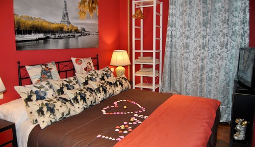 Romantic Apartment, 1 Bedroom, Hot Tub, Mountainside