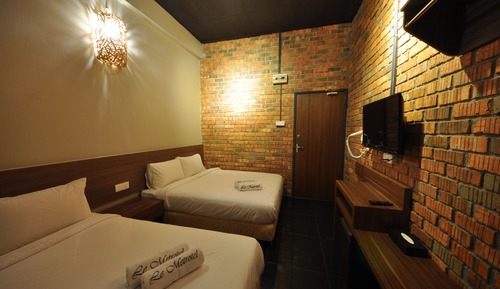 3 Bedrooms Studio Suite