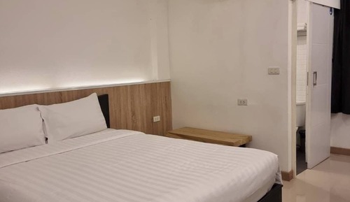 Basic Double Room, 1 Queen Bed