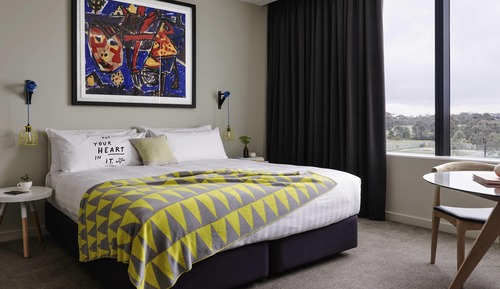 Room, 1 King Bed, Park View (Larwill)