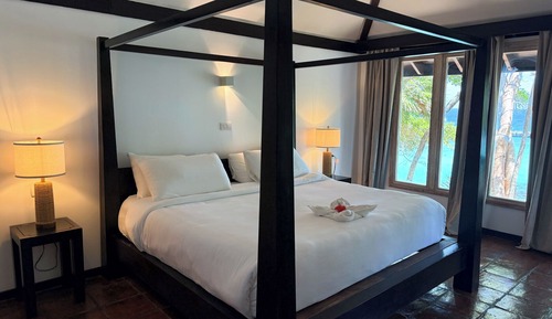 Room, Garden View