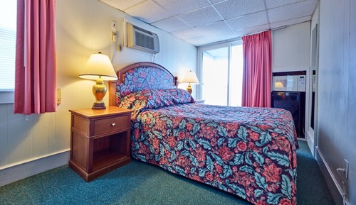 Side Balcony Room with Queen Bed