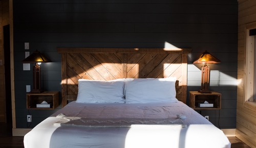 Rustic Studio Cabin, 1 King Bed, Wood Fireplace, Jetted Bathtub, Resort View (Carol's - Pet Friendly