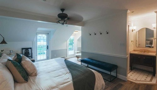 Classic Room, 1 King Bed, River View (Betty Anne's Room - Not Pet Friendly)