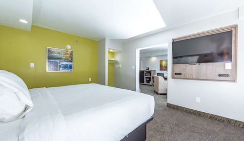 Suite, 1 King Bed, Non Smoking, Jetted Tub