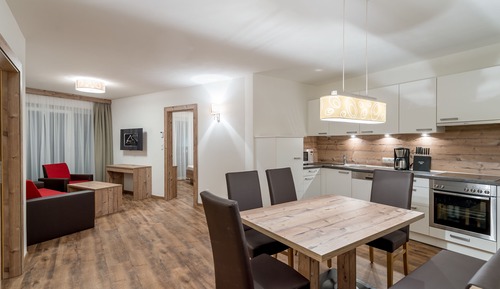 Apartment, 2 Bedrooms, Balcony, Mountain View (Top 9)