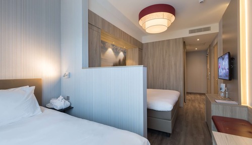 Deluxe Room, Multiple Beds, Bathtub (Steam Shower)