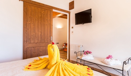 Deluxe Suite, 1 King Bed, Valley View