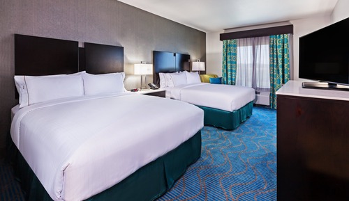 Suite, 2 Queen Beds, Accessible (Mobility Tub)