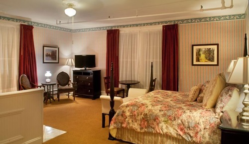 Honeymoon Suite, 1 King Bed, Jetted Tub