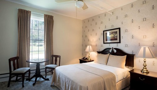 Standard Room, 1 Queen Bed