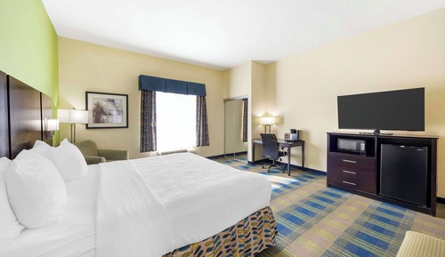 Standard Room, 1 King Bed, Accessible, Non Smoking