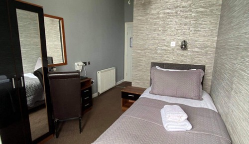 Single Room, Ensuite (Balcony)