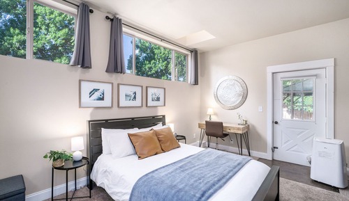 Apartment, 1 King Bed with Sofa bed, Patio, Garden View (633 Mathews St.)