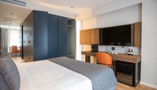 Suite, Bathtub