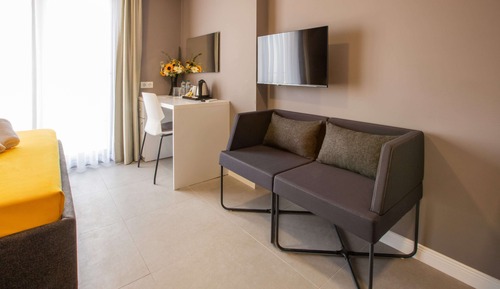 Economy Room