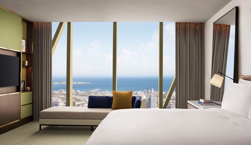 Panoramic King Room City View