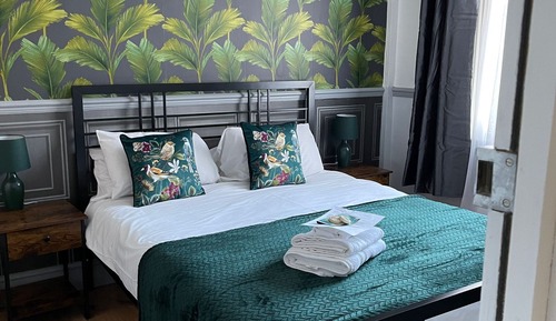 Design Double Room (Room 12)
