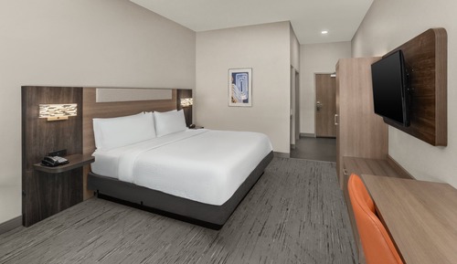 Standard Room, 1 King Bed (Walk-In Shower)