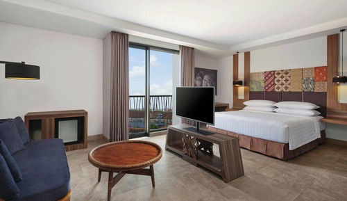Junior Suite, 1 King Bed, Bathtub, City View (Free Scheduled Airport Shuttle)
