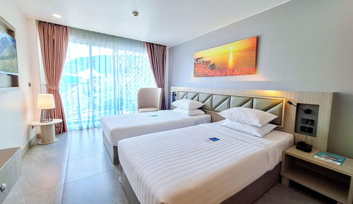 Deluxe Twin Balcony Mountain View