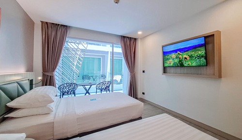 Deluxe Twin Balcony Room