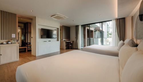 Family Suite, Multiple Beds, Non Smoking, Pool View
