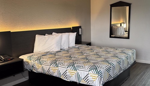 Deluxe Room, 1 King Bed, Non Smoking