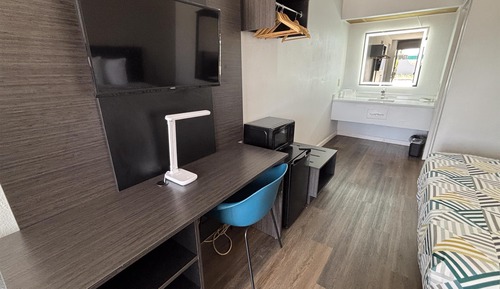 Deluxe Room, 1 Queen Bed, Non Smoking, Refrigerator & Microwave
