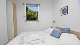 Apartment (Maja - 100 from the beach - A2-Uzorit)
