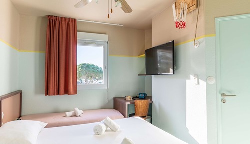 Family Room (Pop)