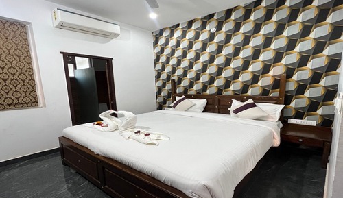 Party villa with private pool, garden and mountain view