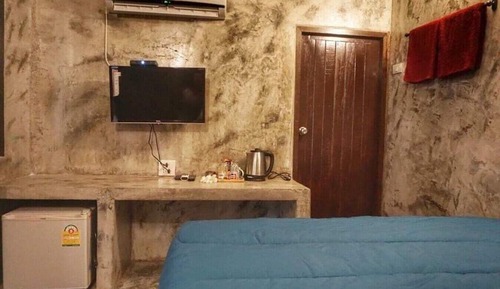 Basic Room, 1 Queen Bed